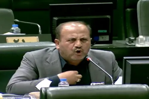 بازنشسته ها، کارگران و کارمندان شرایط سختی دارند